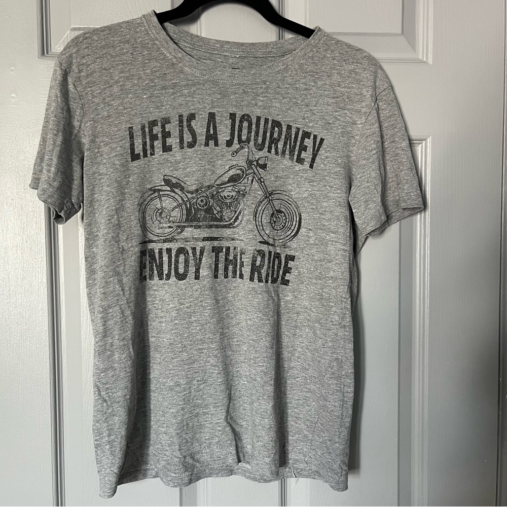 TAG Men’s Gray Graphic T-Shirt with Motorcycle Print Size Small